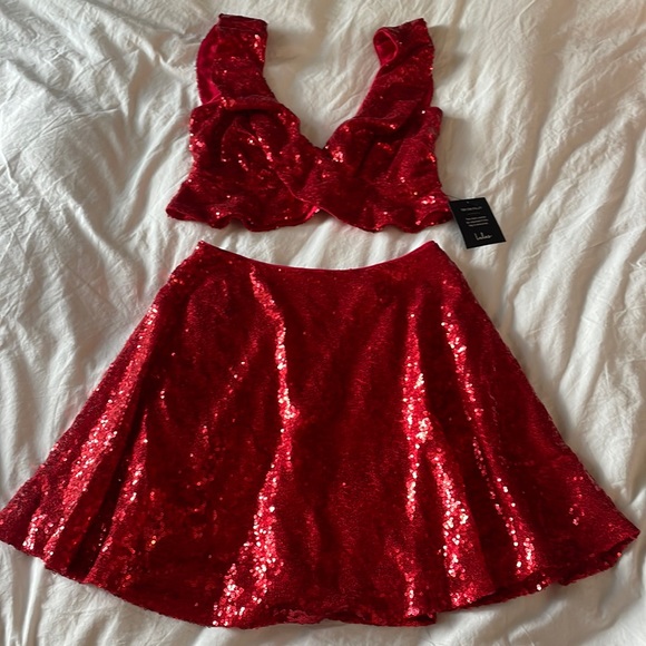 Lulus 2 piece sequin crop top with skirt size XS NWT - Picture 1 of 9